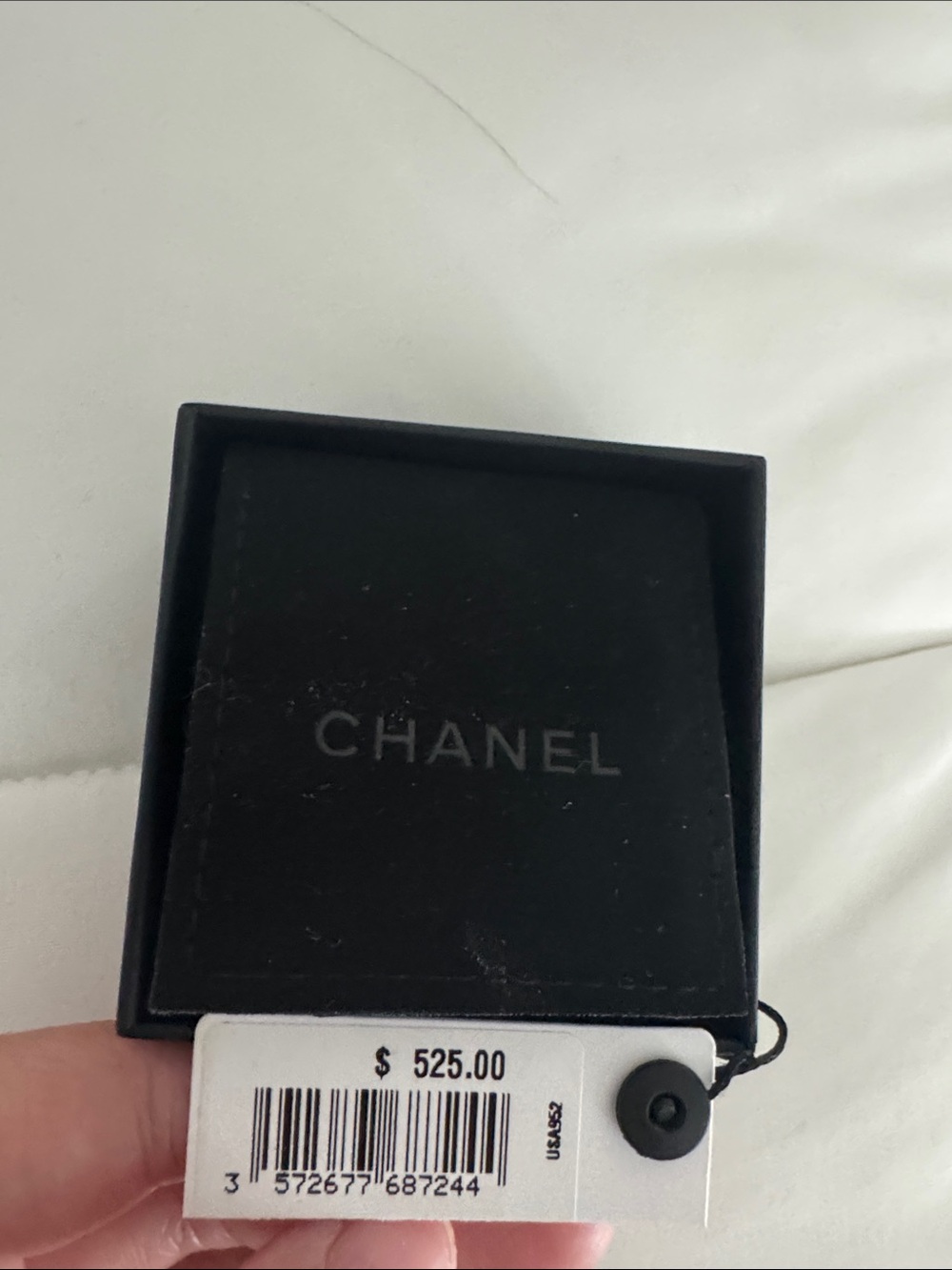 CHANEL CC Logo Stud Earrings - Picture 4 of 6